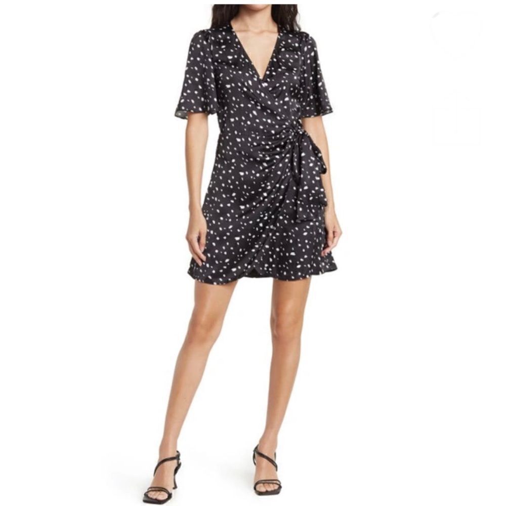 Socialite FLUTTER SLEEVE V neck WRAP DRESS IN BLACK/ WHITE PRINT‎ Size XL NWT